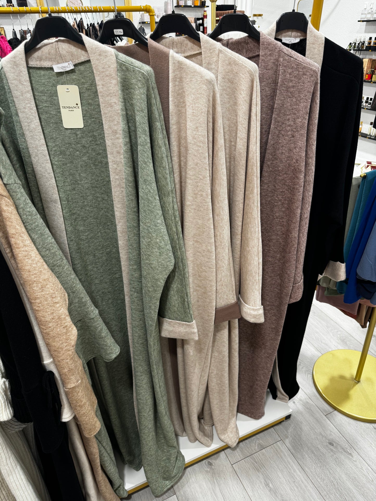 gilet mastour, gilet long, gilet chaud et doux, prêt à porter mastour, collection prêt à porter hiver, modeste,