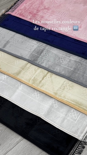 Emballage d'un tapis de prière personnalisé avec un tasbih