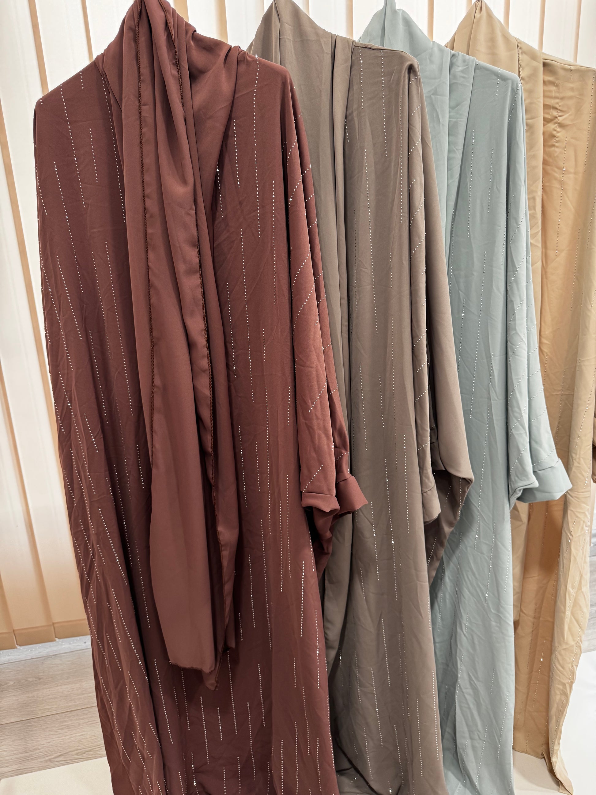 abaya, soie de medine, prêt à porter mastour, modeste, mastour, ootd mastour, 